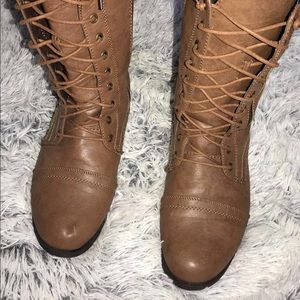 Woman boots dark brown